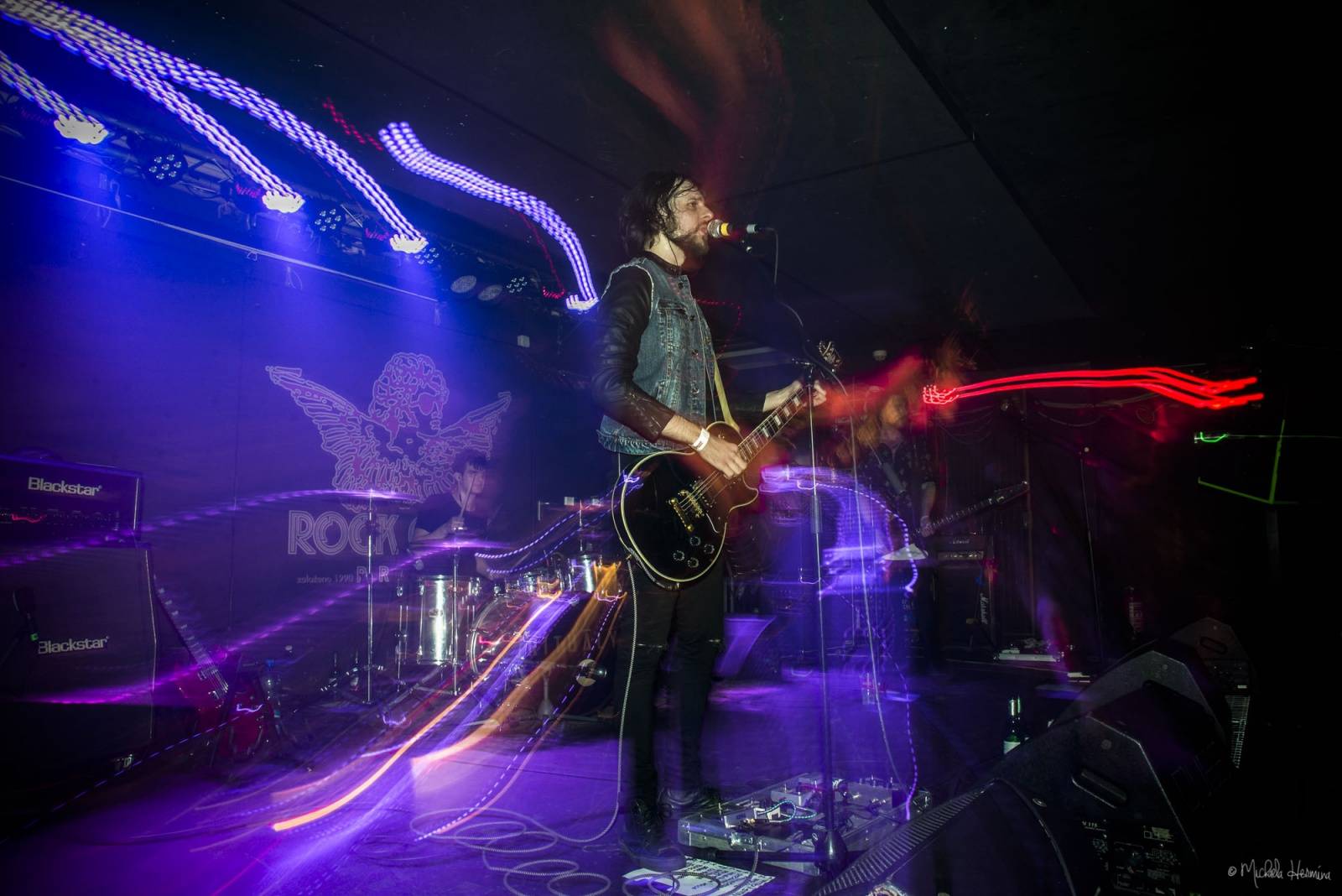 Rituály zpečetili sázku na černou v pražském Rock Café