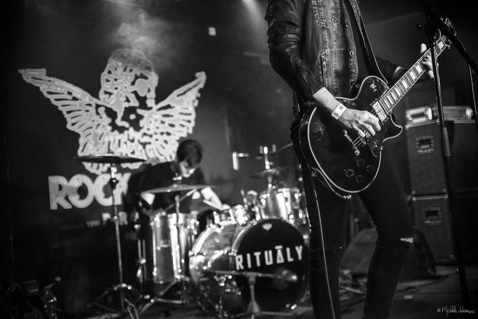 Rituály zpečetili sázku na černou v pražském Rock Café