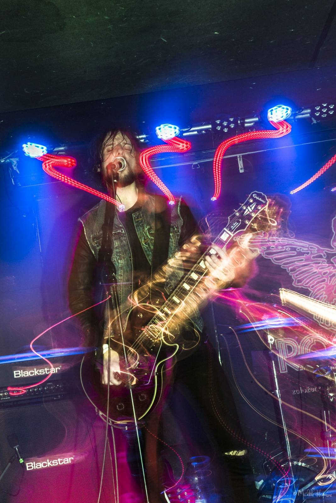 Rituály zpečetili sázku na černou v pražském Rock Café