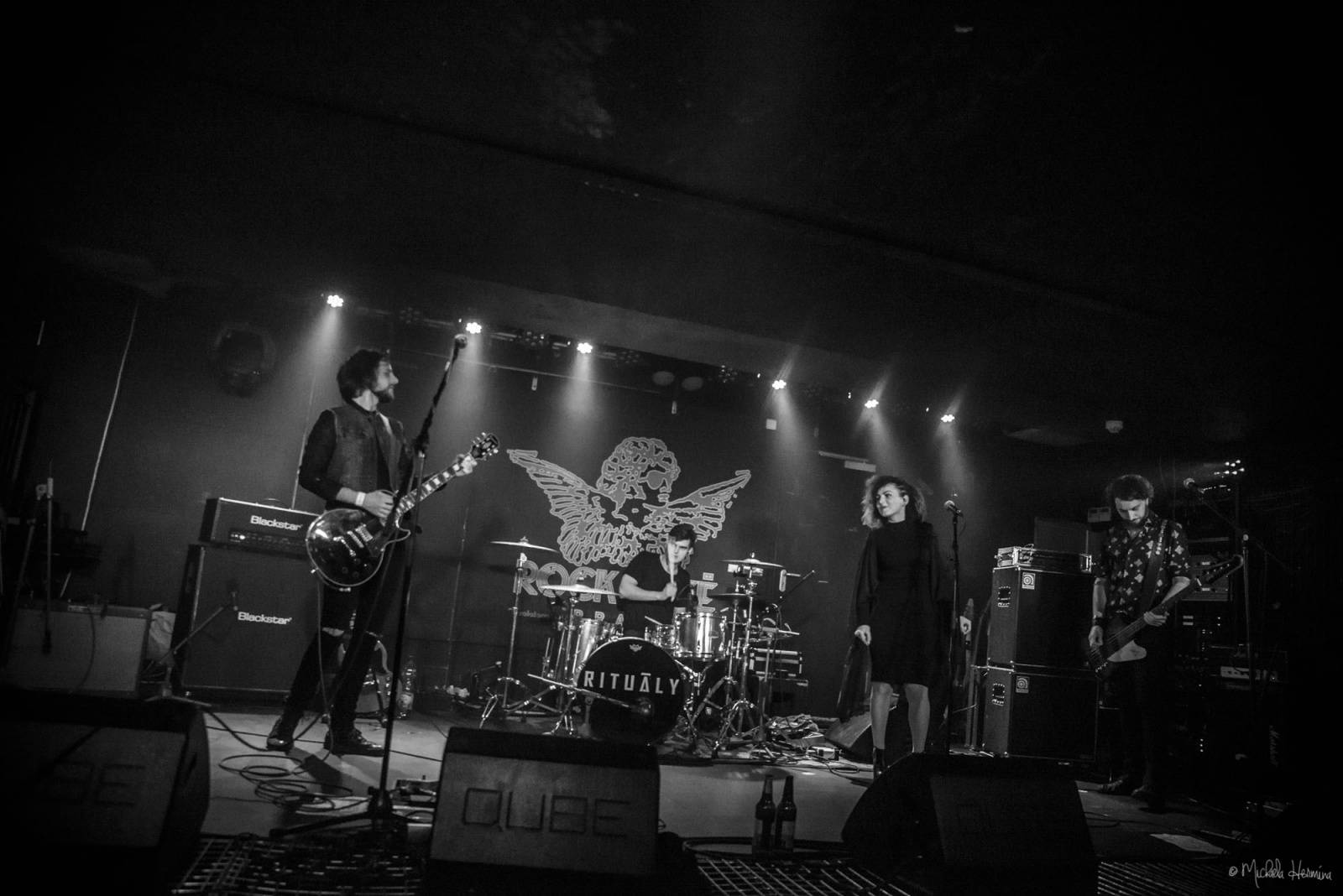 Rituály zpečetili sázku na černou v pražském Rock Café