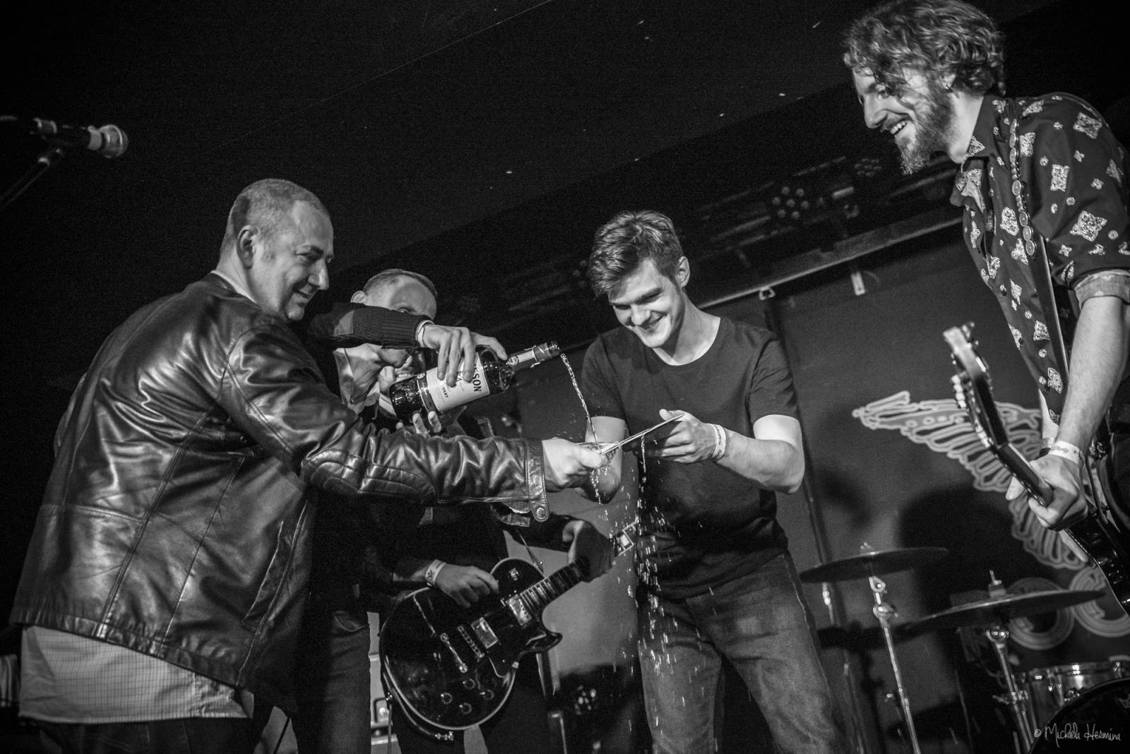 Rituály zpečetili sázku na černou v pražském Rock Café