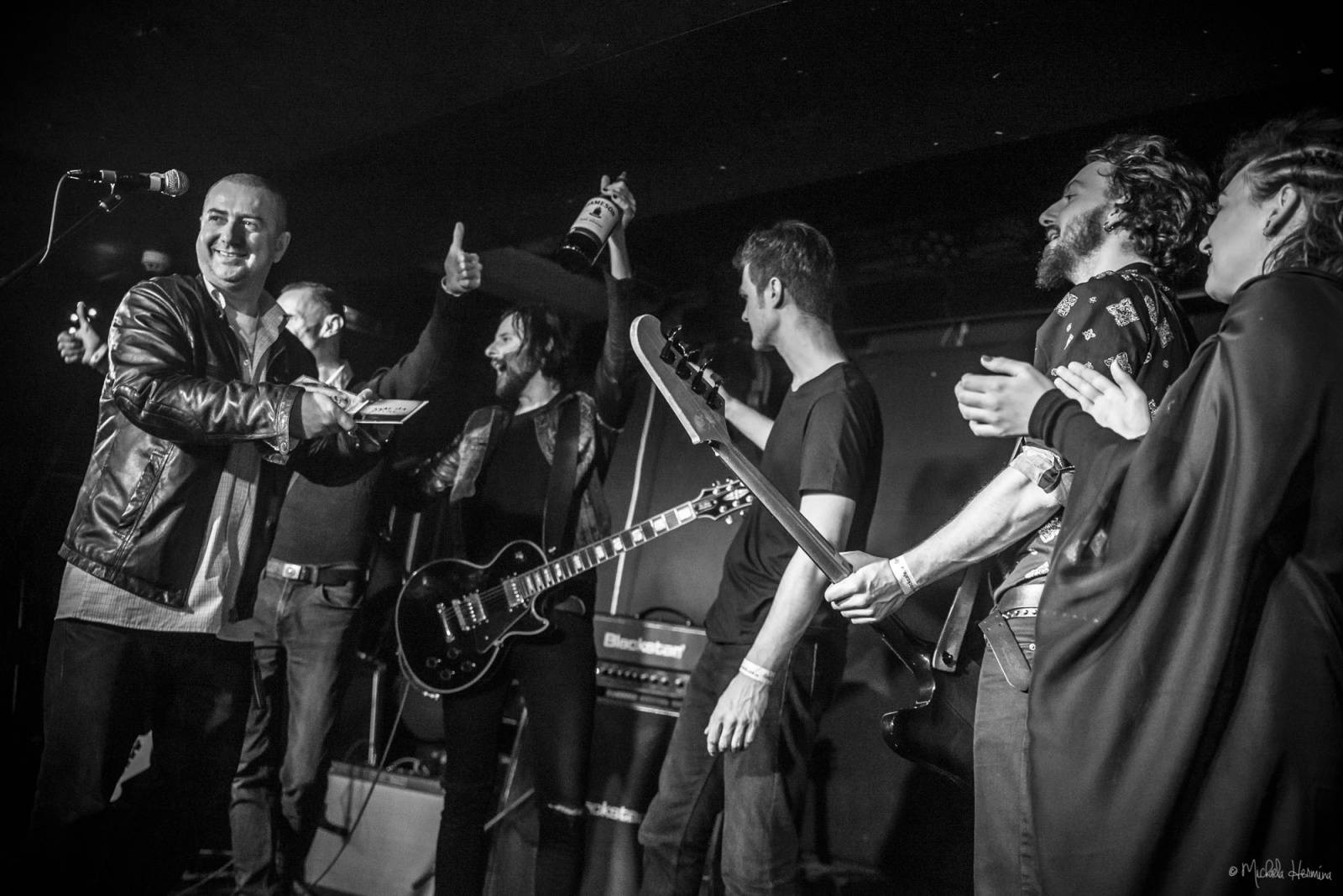 Rituály zpečetili sázku na černou v pražském Rock Café