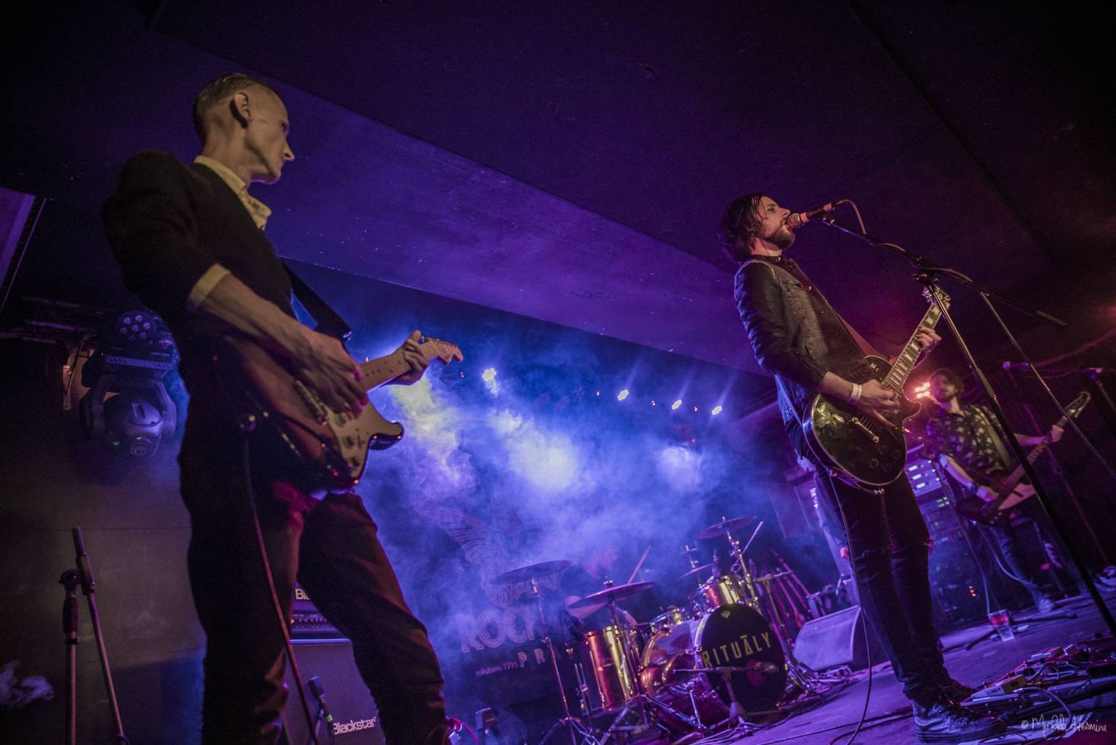 Rituály zpečetili sázku na černou v pražském Rock Café