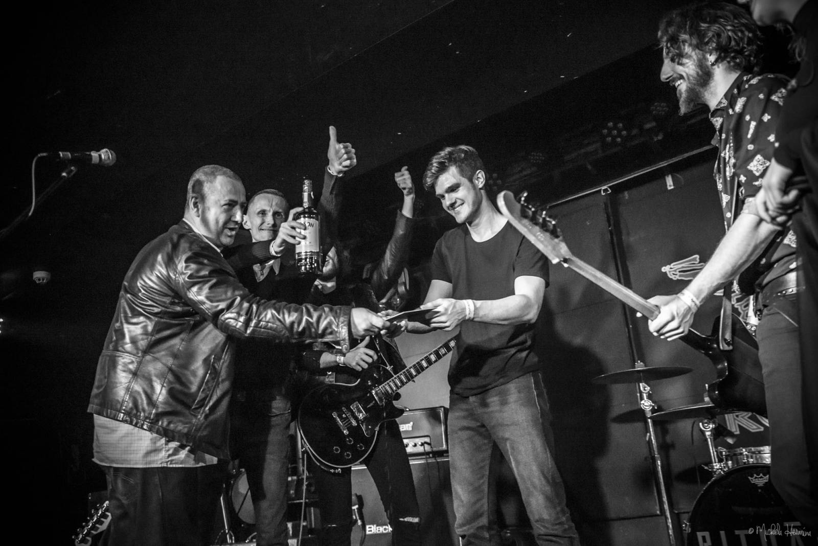 Rituály zpečetili sázku na černou v pražském Rock Café