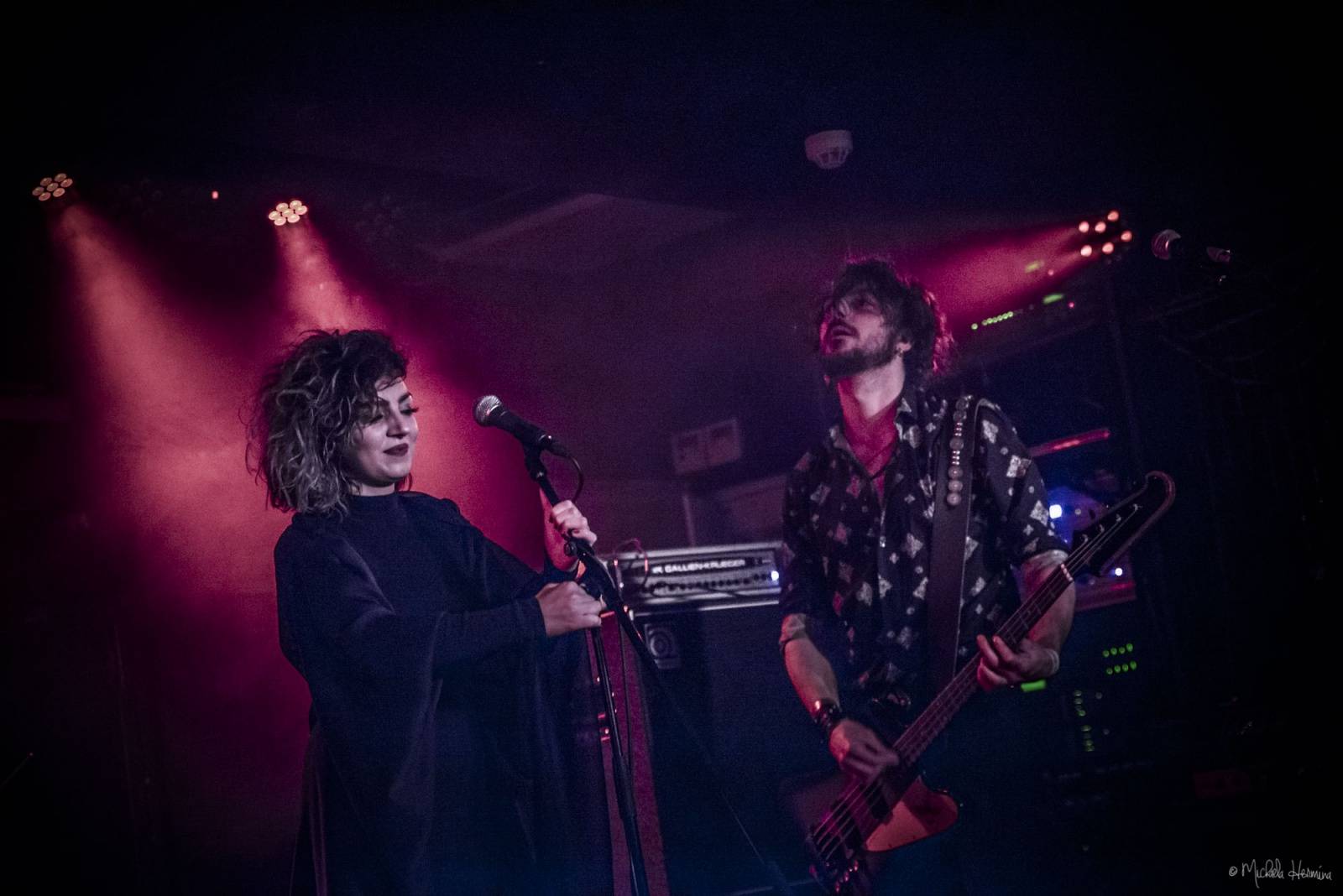 Rituály zpečetili sázku na černou v pražském Rock Café