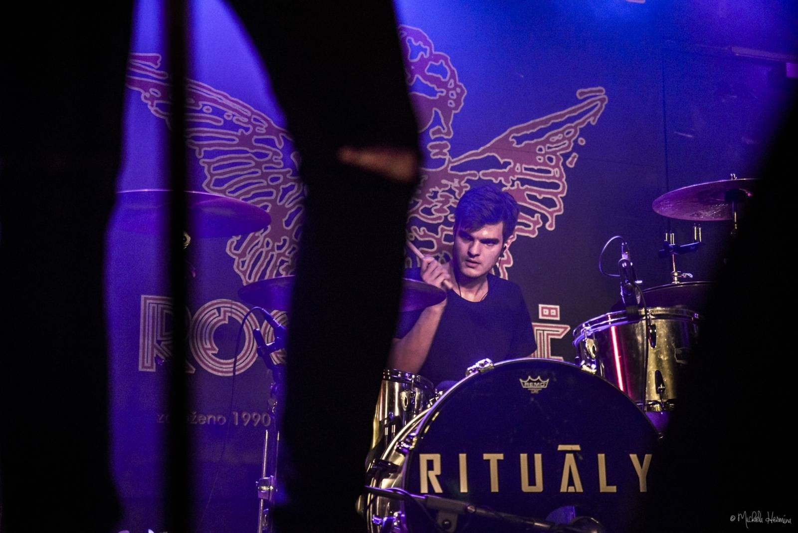 Rituály zpečetili sázku na černou v pražském Rock Café