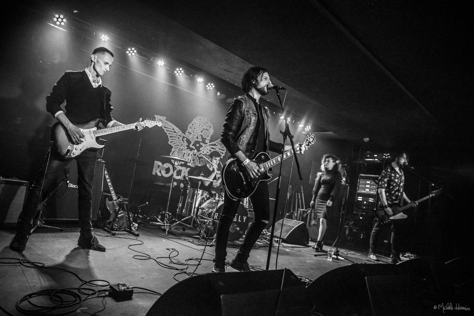 Rituály zpečetili sázku na černou v pražském Rock Café