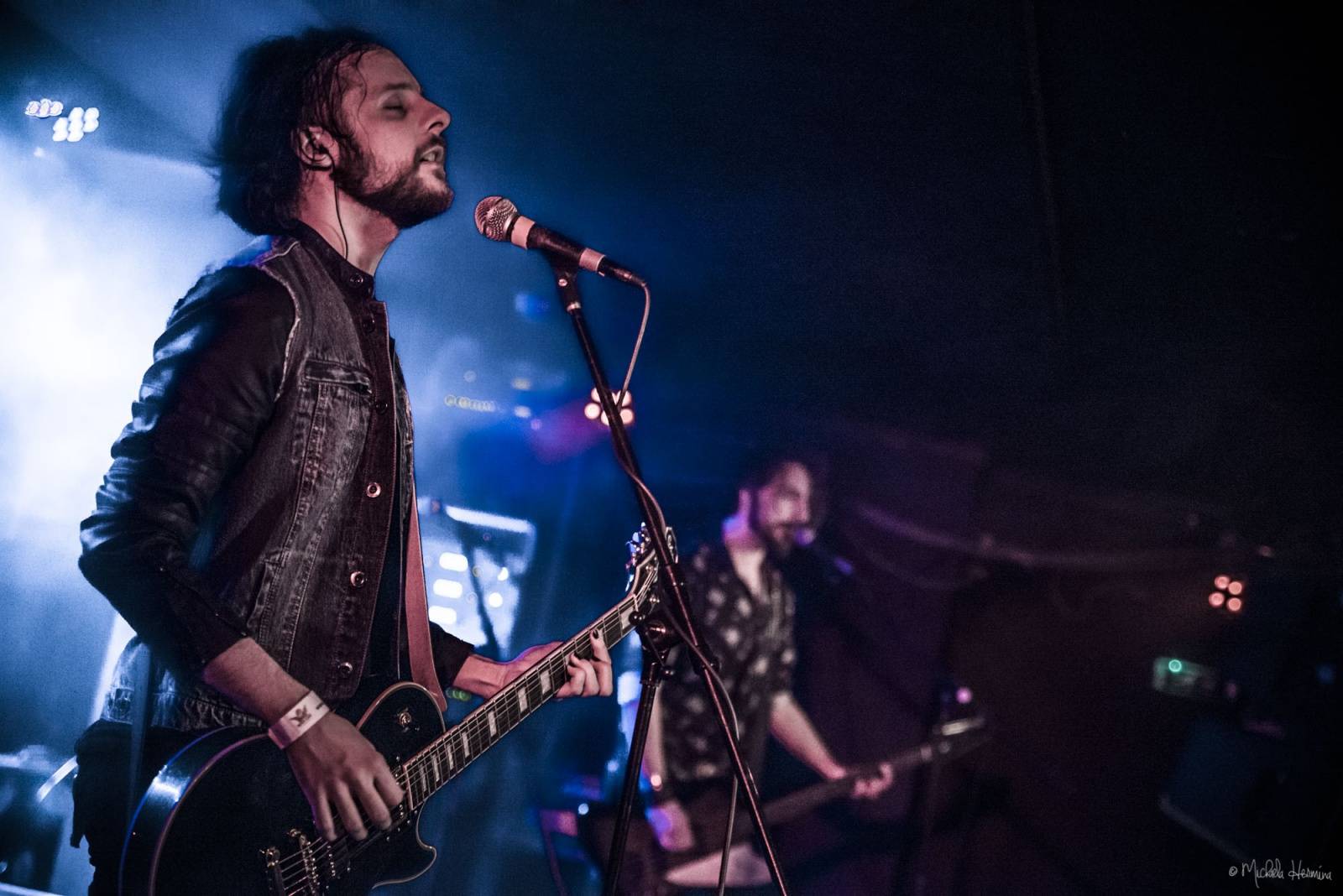 Rituály zpečetili sázku na černou v pražském Rock Café