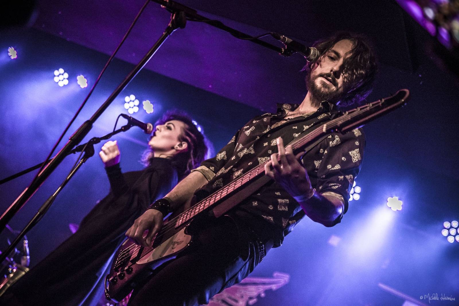 Rituály zpečetili sázku na černou v pražském Rock Café