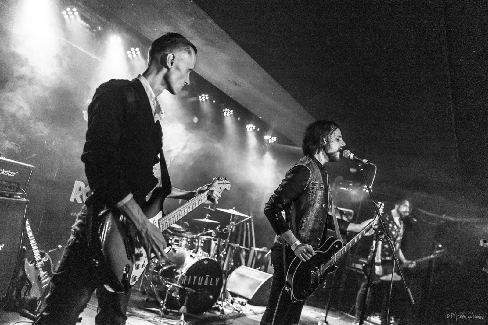 Rituály zpečetili sázku na černou v pražském Rock Café