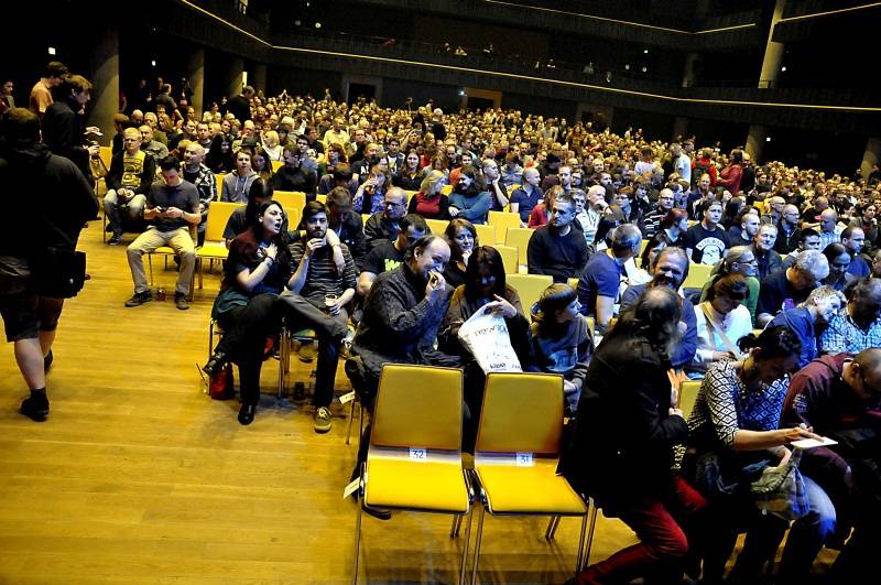 Steven Wilson se svým audiovizuálním programem uchvátil Prahu