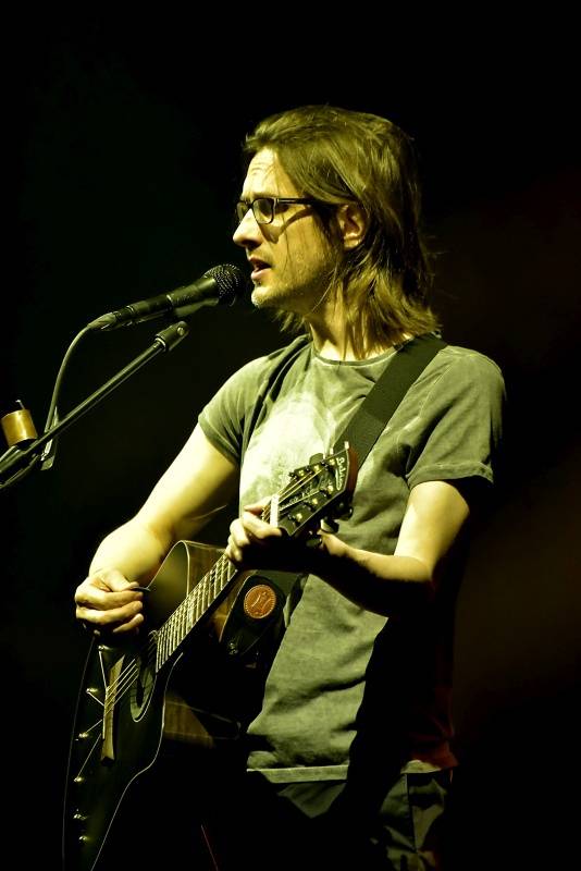 Steven Wilson se svým audiovizuálním programem uchvátil Prahu