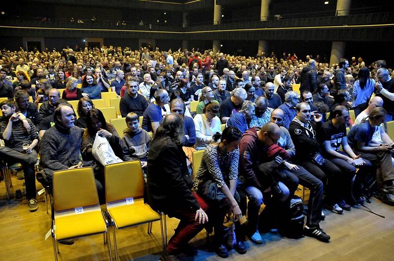 Steven Wilson se svým audiovizuálním programem uchvátil Prahu