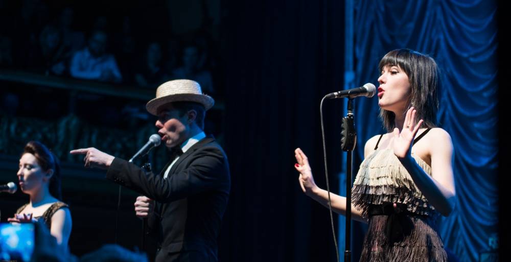 Scott Bradlee a spol. rozbalili Postmodern Jukebox v Lucerně