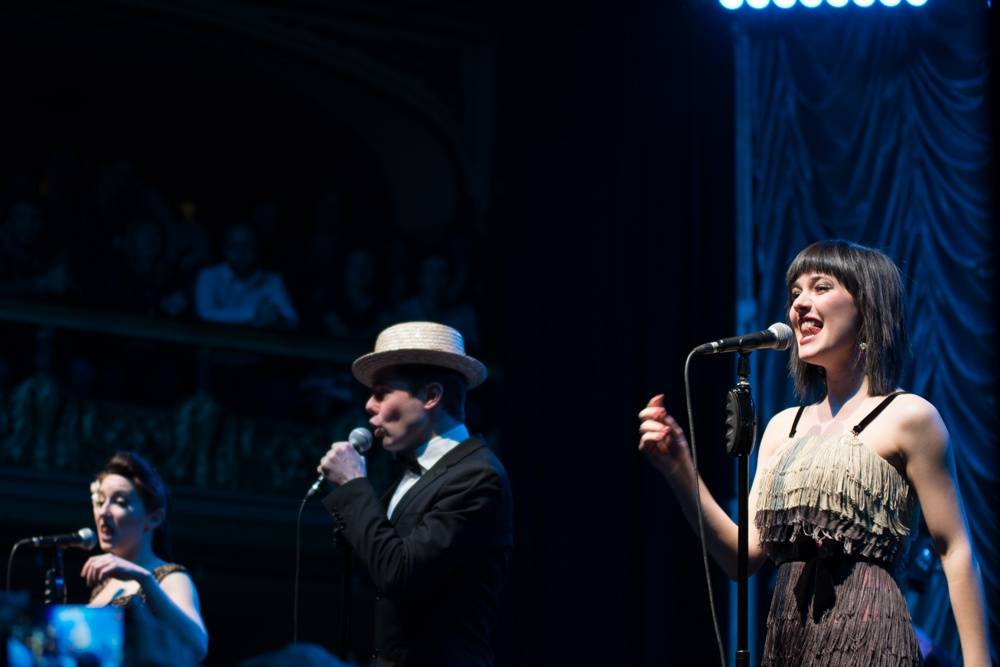 Scott Bradlee a spol. rozbalili Postmodern Jukebox v Lucerně