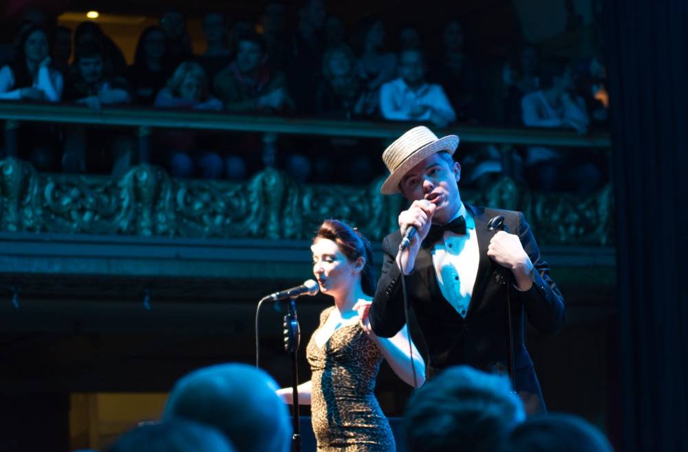 Scott Bradlee a spol. rozbalili Postmodern Jukebox v Lucerně