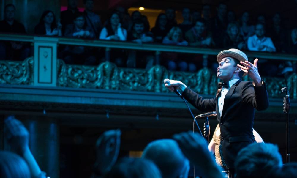 Scott Bradlee a spol. rozbalili Postmodern Jukebox v Lucerně