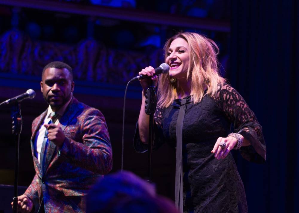 Scott Bradlee a spol. rozbalili Postmodern Jukebox v Lucerně