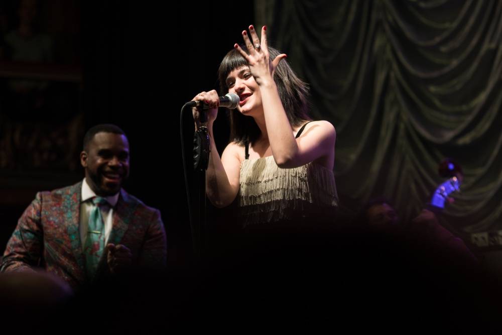 Scott Bradlee a spol. rozbalili Postmodern Jukebox v Lucerně