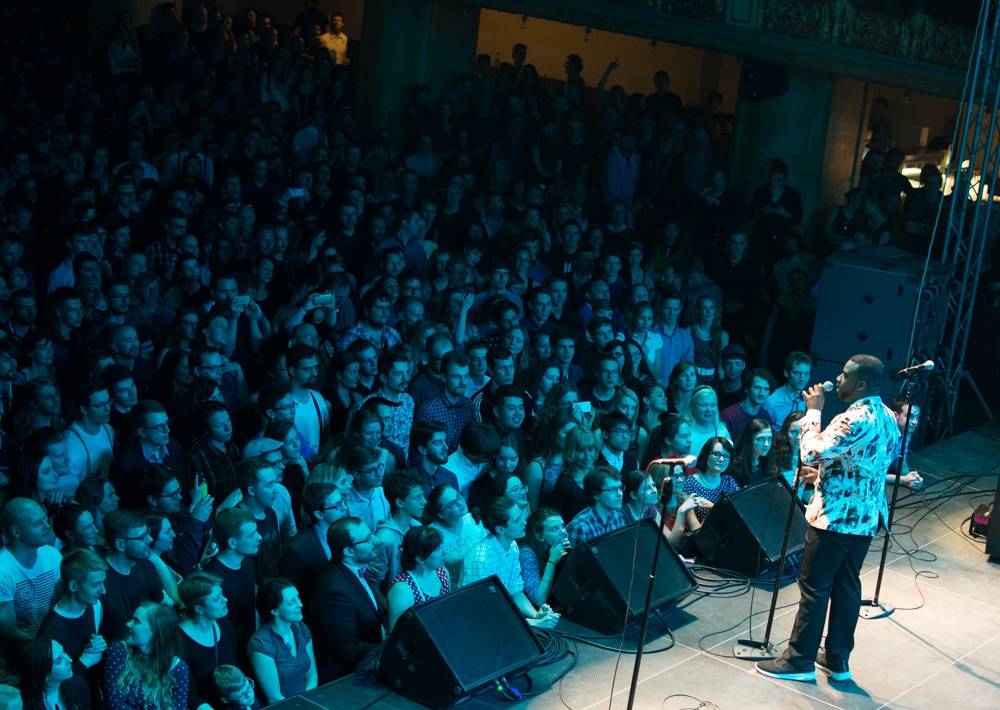 Scott Bradlee a spol. rozbalili Postmodern Jukebox v Lucerně