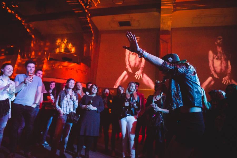 KLARA. v Roxy představila své album Home