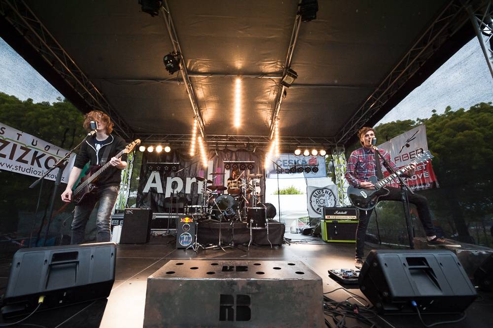 Pražský Apríles: Počasí sice nepřálo, ale program v čele s Cocotte Minute stál za to