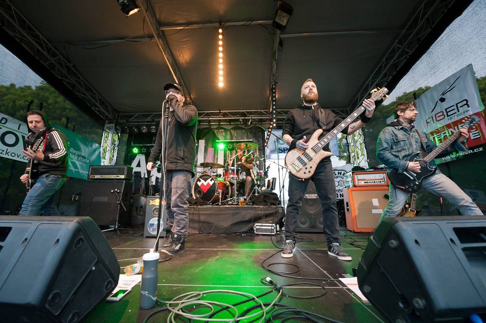 Pražský Apríles: Počasí sice nepřálo, ale program v čele s Cocotte Minute stál za to