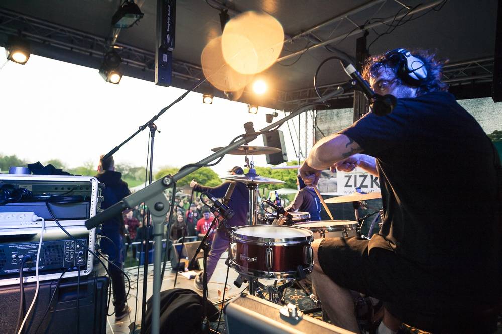 Pražský Apríles: Počasí sice nepřálo, ale program v čele s Cocotte Minute stál za to