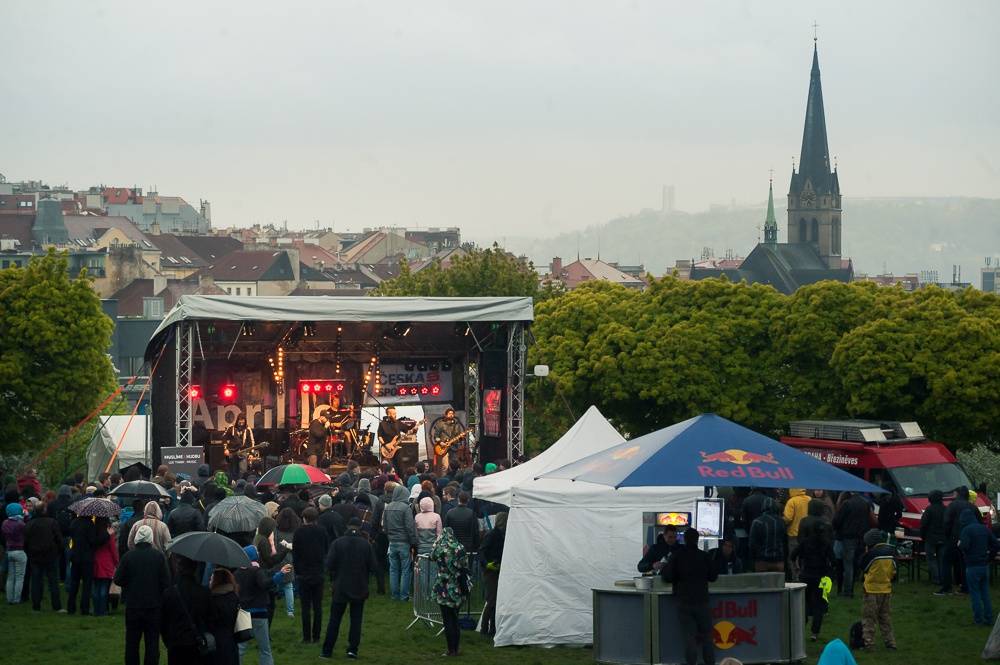Pražský Apríles: Počasí sice nepřálo, ale program v čele s Cocotte Minute stál za to