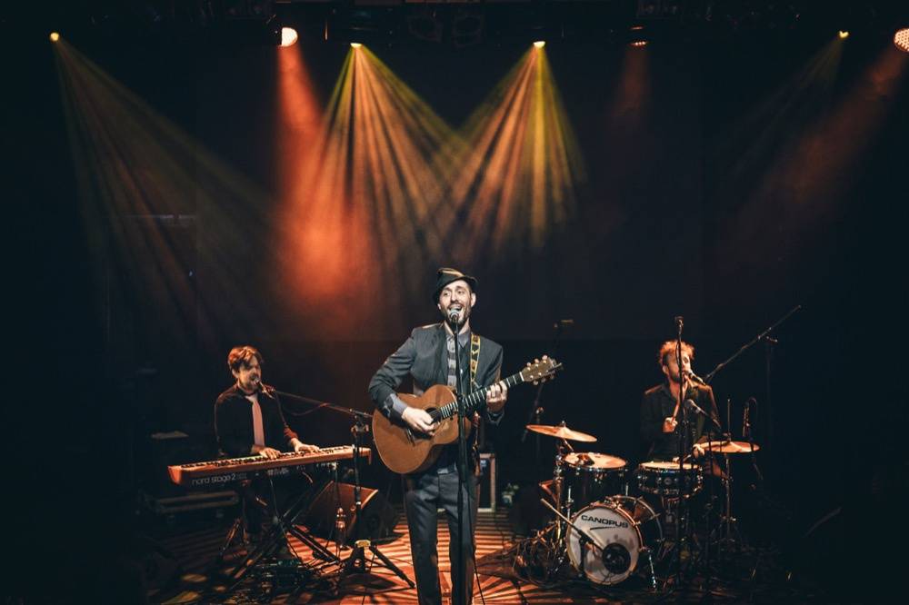 Charlie Winston předvedl Lucerna Music Baru hity i svou sestru