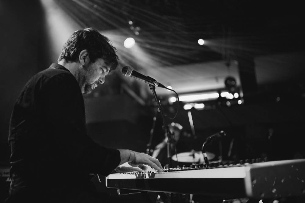 Charlie Winston předvedl Lucerna Music Baru hity i svou sestru