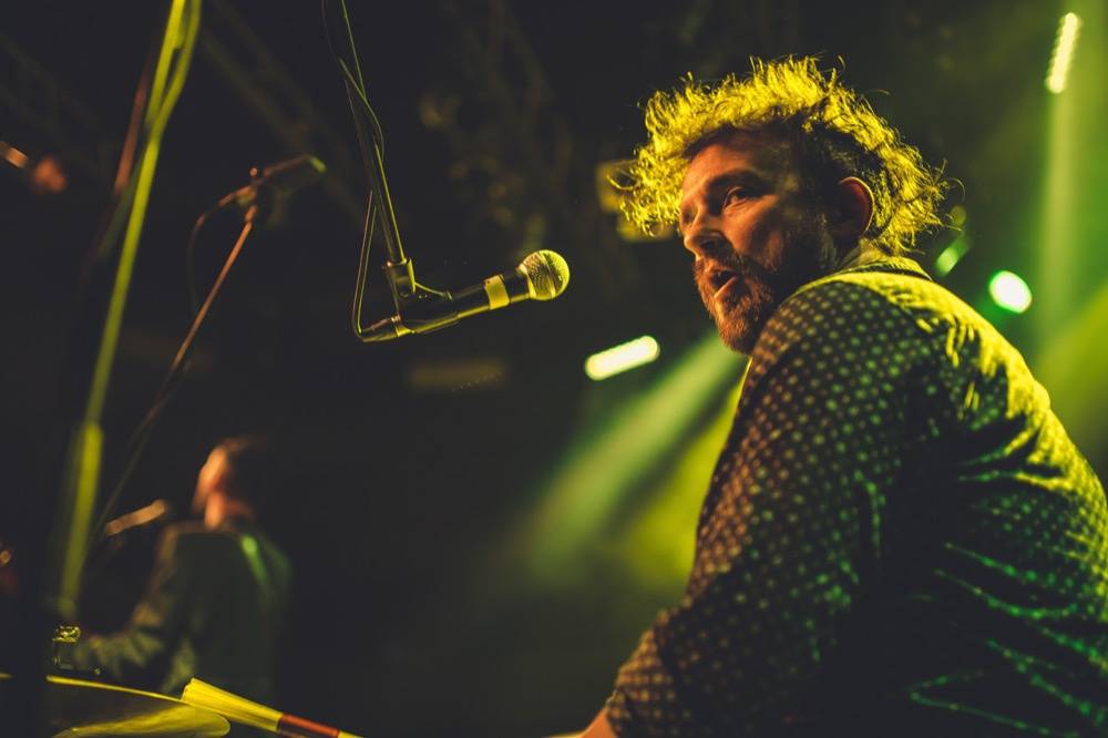 Charlie Winston předvedl Lucerna Music Baru hity i svou sestru