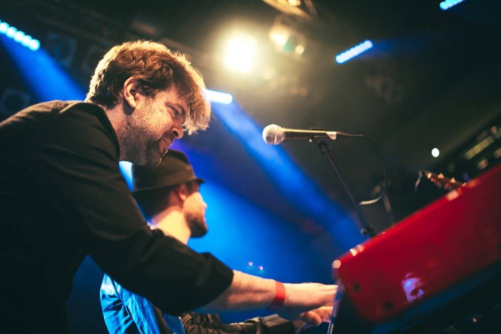 Charlie Winston předvedl Lucerna Music Baru hity i svou sestru