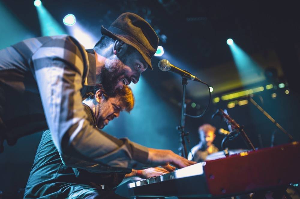 Charlie Winston předvedl Lucerna Music Baru hity i svou sestru