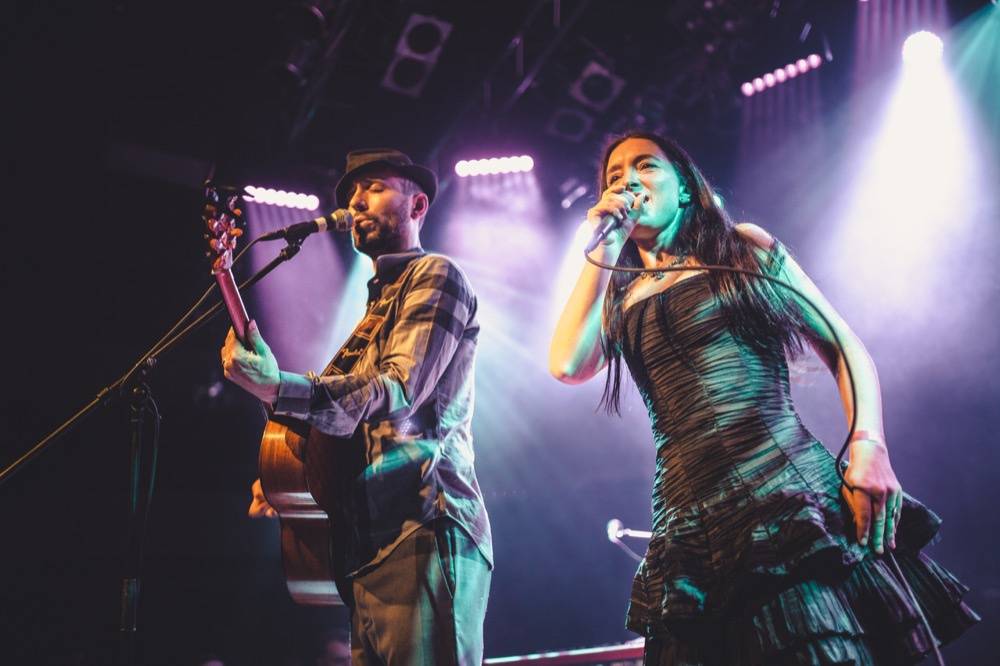 Charlie Winston předvedl Lucerna Music Baru hity i svou sestru