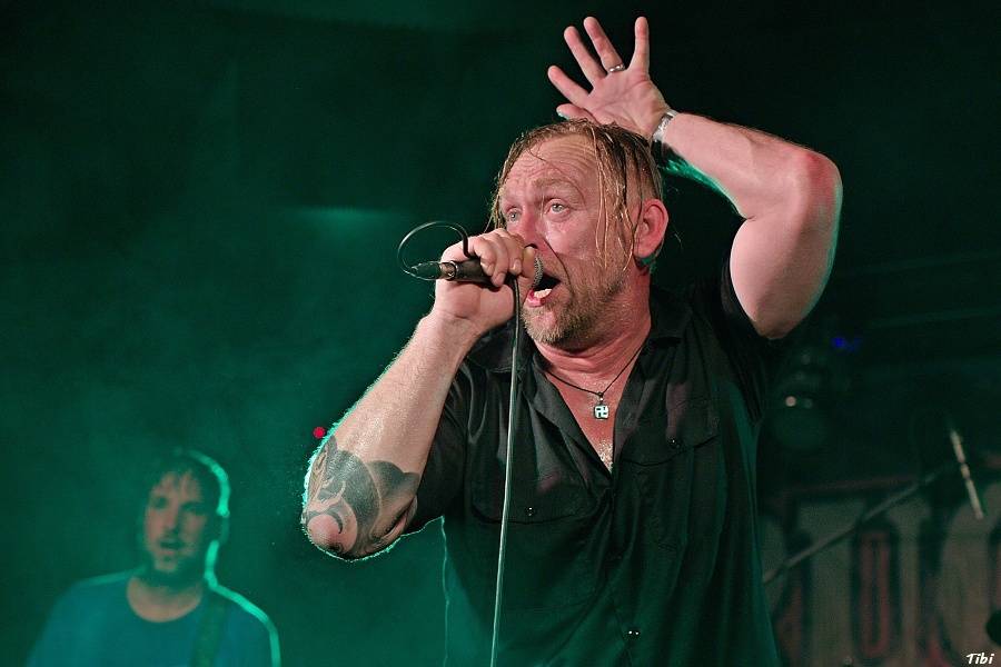 Krucipüsk v Českých Budějovicích: narvaný klub, metalová řežba i pohled do zákulisí