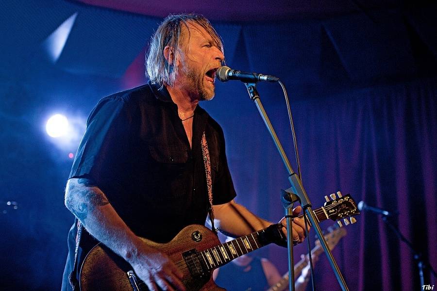 Krucipüsk v Českých Budějovicích: narvaný klub, metalová řežba i pohled do zákulisí