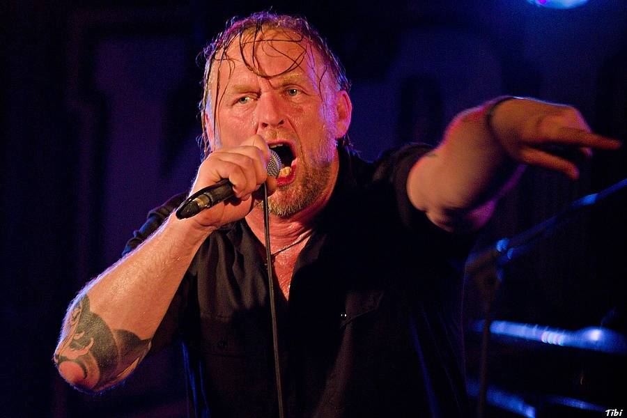 Krucipüsk v Českých Budějovicích: narvaný klub, metalová řežba i pohled do zákulisí