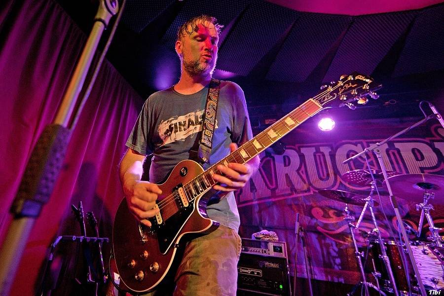 Krucipüsk v Českých Budějovicích: narvaný klub, metalová řežba i pohled do zákulisí