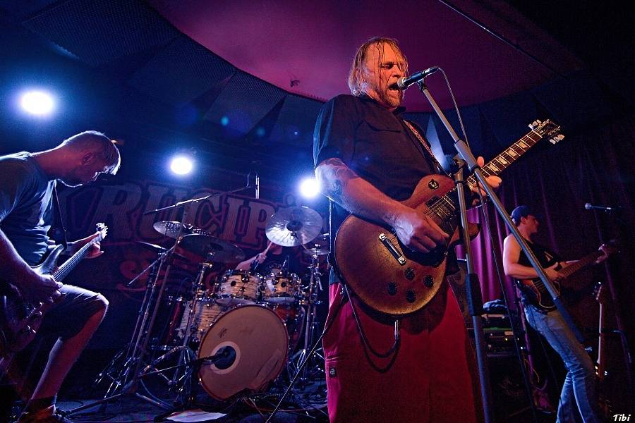 Krucipüsk v Českých Budějovicích: narvaný klub, metalová řežba i pohled do zákulisí