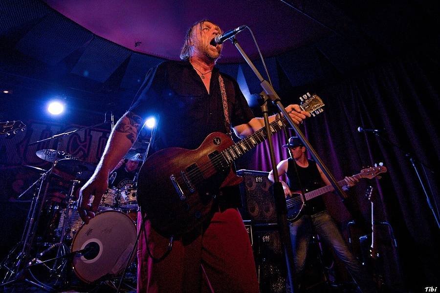 Krucipüsk v Českých Budějovicích: narvaný klub, metalová řežba i pohled do zákulisí