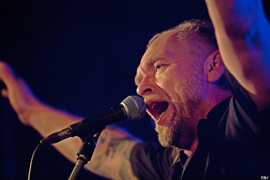 Krucipüsk v Českých Budějovicích: narvaný klub, metalová řežba i pohled do zákulisí