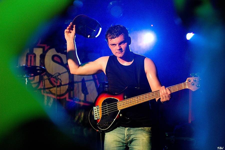 Krucipüsk v Českých Budějovicích: narvaný klub, metalová řežba i pohled do zákulisí