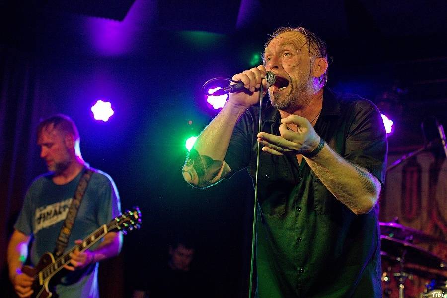 Krucipüsk v Českých Budějovicích: narvaný klub, metalová řežba i pohled do zákulisí