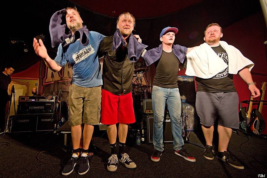 Krucipüsk v Českých Budějovicích: narvaný klub, metalová řežba i pohled do zákulisí