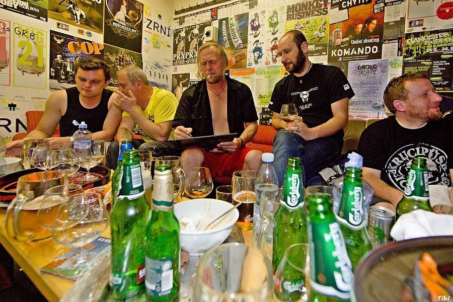 Krucipüsk v Českých Budějovicích: narvaný klub, metalová řežba i pohled do zákulisí