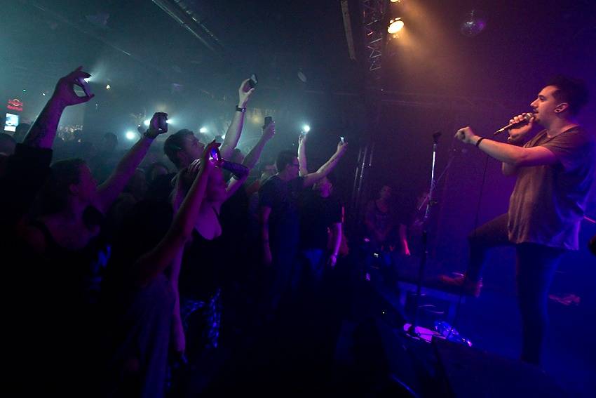 Pokřtěno! We On The Moon oslavili novou desku s fanoušky v Brně