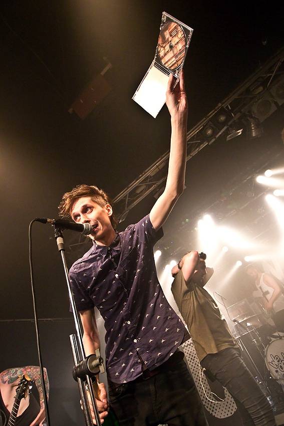 Pokřtěno! We On The Moon oslavili novou desku s fanoušky v Brně