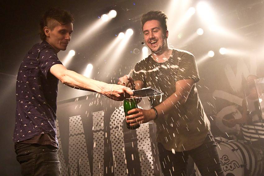 Pokřtěno! We On The Moon oslavili novou desku s fanoušky v Brně