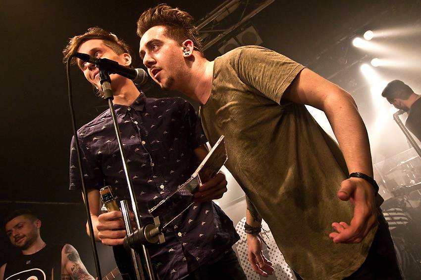 Pokřtěno! We On The Moon oslavili novou desku s fanoušky v Brně